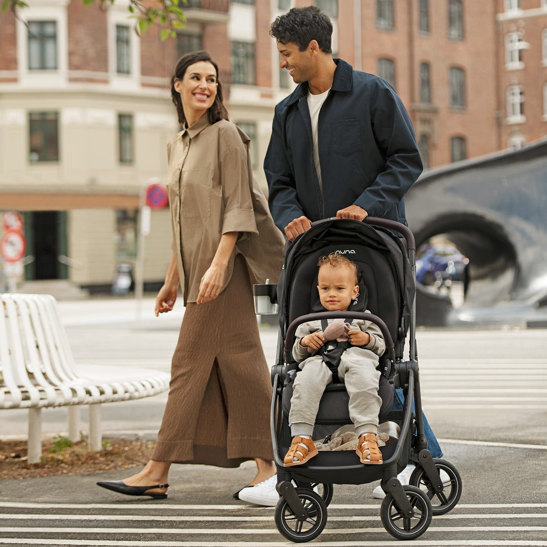 Coche Para Bebé Compacto 360° Nuna Swiv Versión BMW