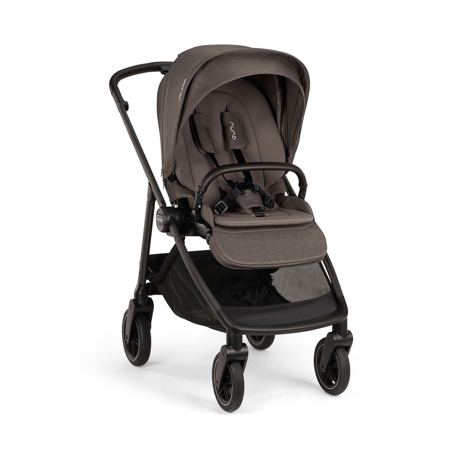Coche bebe tipo compacto nuna swiv 