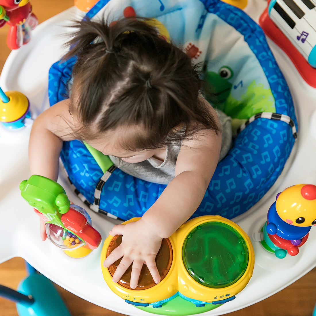 Centro de actividades para bebé tipo saltarin baby einstein 