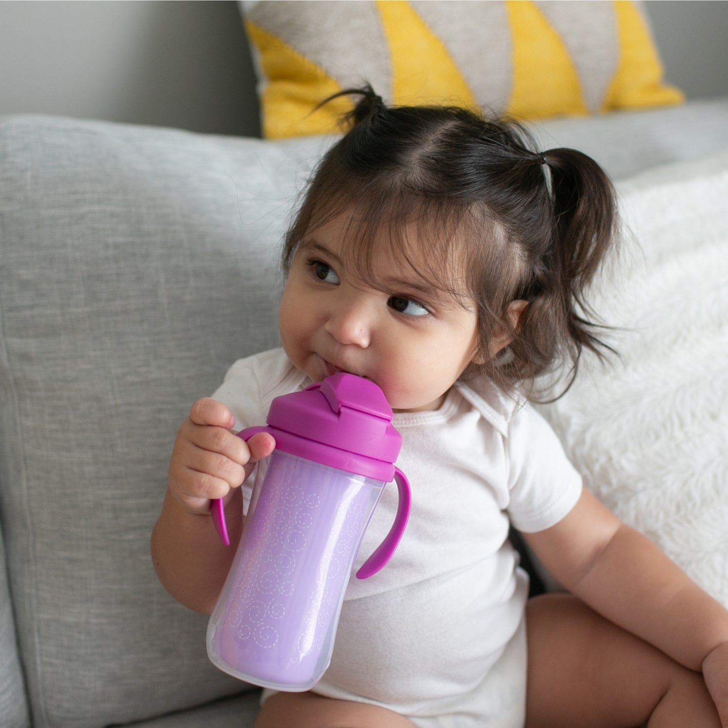 VASO CON CAÑITA 10OZ CON ASAS - Rosado
